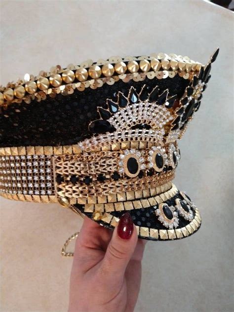 Hat in black and gold for magical beings